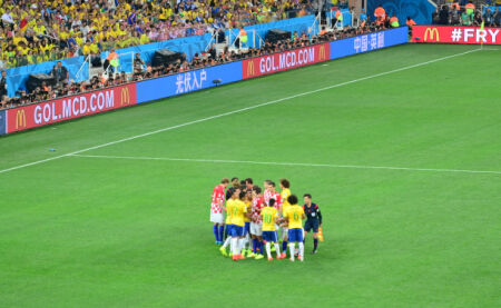 只依赖于空 只依赖于空