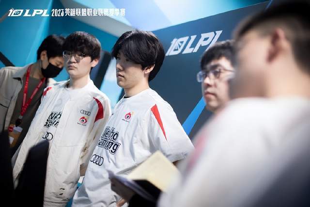 看早半步 看早半步